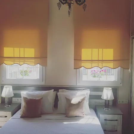 8 Kapi Butık * Çeşme